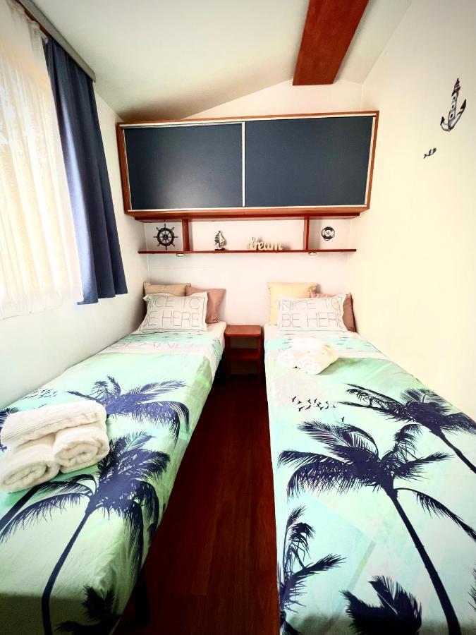 Mobile Home Nebo Luxus 克罗诺维察 外观 照片