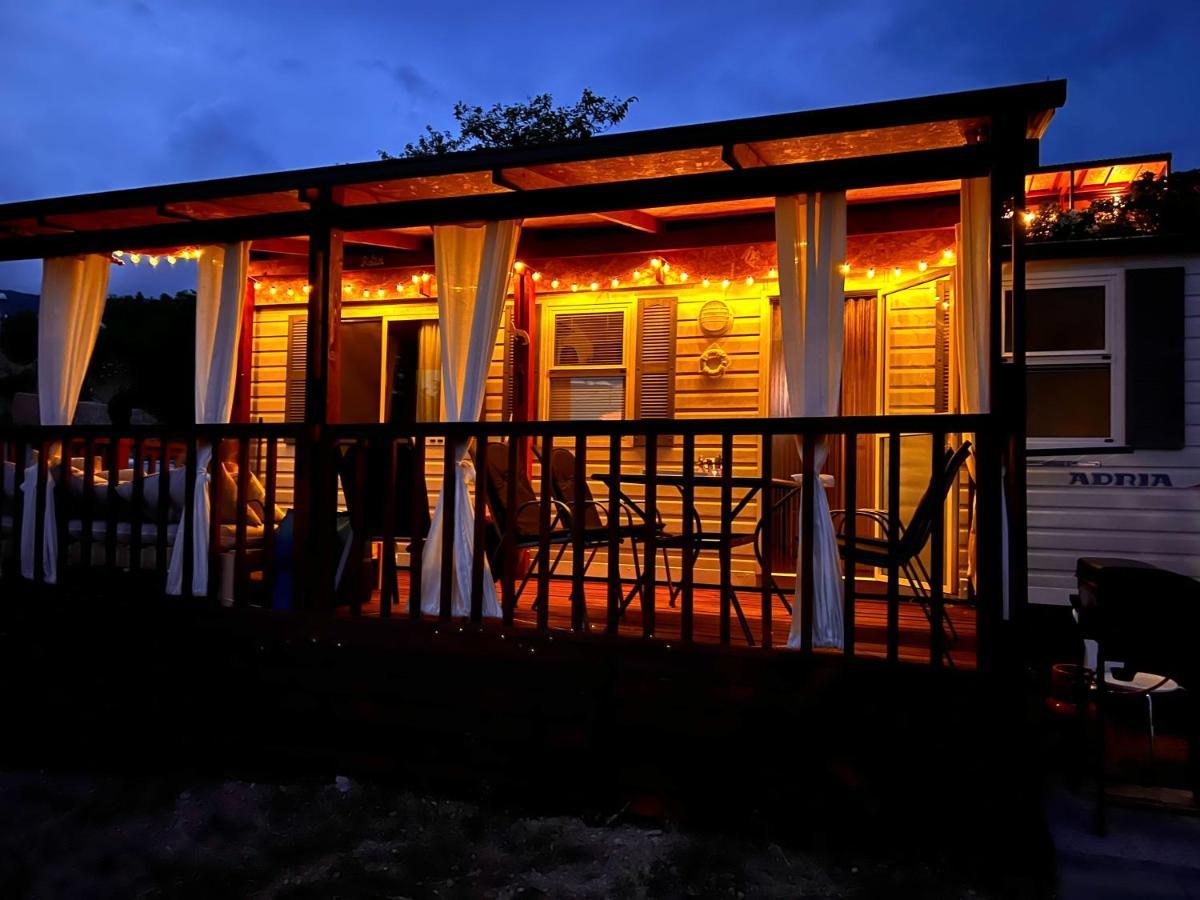 Mobile Home Nebo Luxus 克罗诺维察 外观 照片